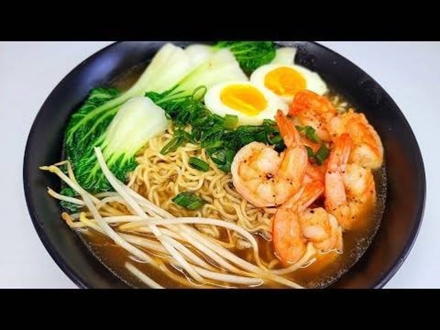Spicy Jumbo Shrimp Ramen 酸辣大虾汤面.